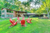 Family-Friendly Riverfront Manor on the Little Red