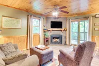 'Fox Den' w/ Hot Tub! 22 Mi to Cataloochee Skiing