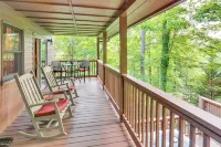 Charming 'Fox Den' Cabin in Whittier w/ Hot Tub! Hotels in Dillsboro