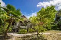 Le Coconut Lodge Hotels near Domaine Ampelidacees