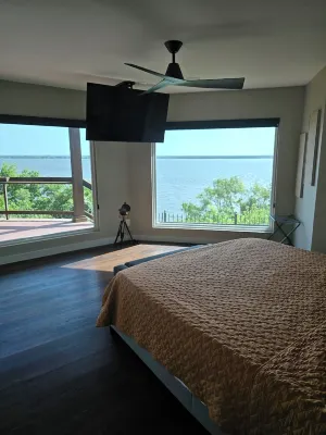 Augusta Cliffside : 2-bedroom house with direct lake access and beautiful views