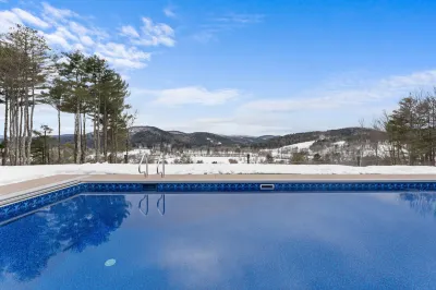 Heated Pool and Breathtaking Mountain Views - Stunning Private Retreat