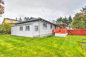 Walkable Sitka Getaway w/ Community Perks!
