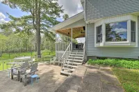 Lakefront Gloversville Home w/ Beach + Dock! Hotel a Amsterdam