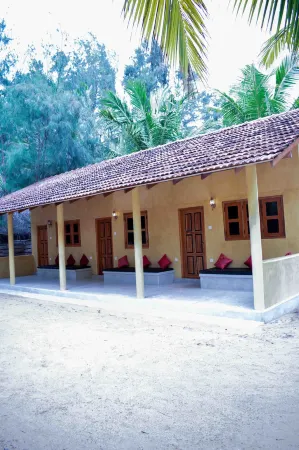 Omeesha Beach Hotel Отели в г. Ilanthadiya