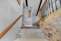 Modern Farmhouse 4 Bedroom Home Away From Home