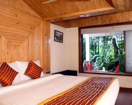 Gourish Resort (Pure Veg) 아바칼리 호텔