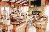 Spacious lakeview lodge on Lake Cumberland with WiFi, AC