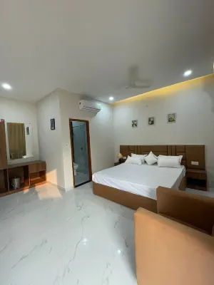 JJ Lawns And Resort Hotels in Anora Kala