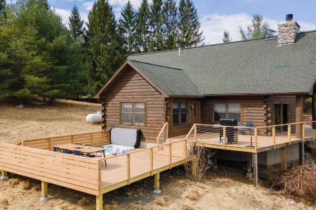 Secluded w/ Deck Views, Hot Tub, & Ping Pong Hudson in the Berks by Avantstay