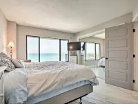 Oceanfront, 2 Bed Condo. Pool.  Amazing Views from All Rooms of Ocean and Beach فنادق في فلاغلر بيتش