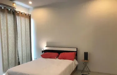 รูปภาพของBeautiful modern house across the road from beach