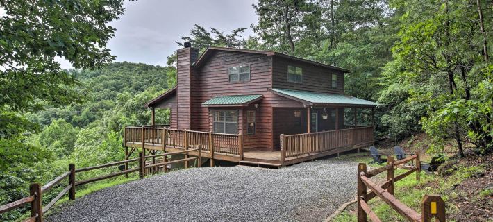 Rustic Young Harris Cabin w/ Fire Pit & Views Hotele w: Towns County
