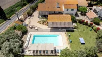 Logis Hotel des Granges Hotels in Arles