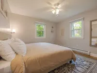 3-bedroom Cozy Home in Ellsworth with AC, WiFi