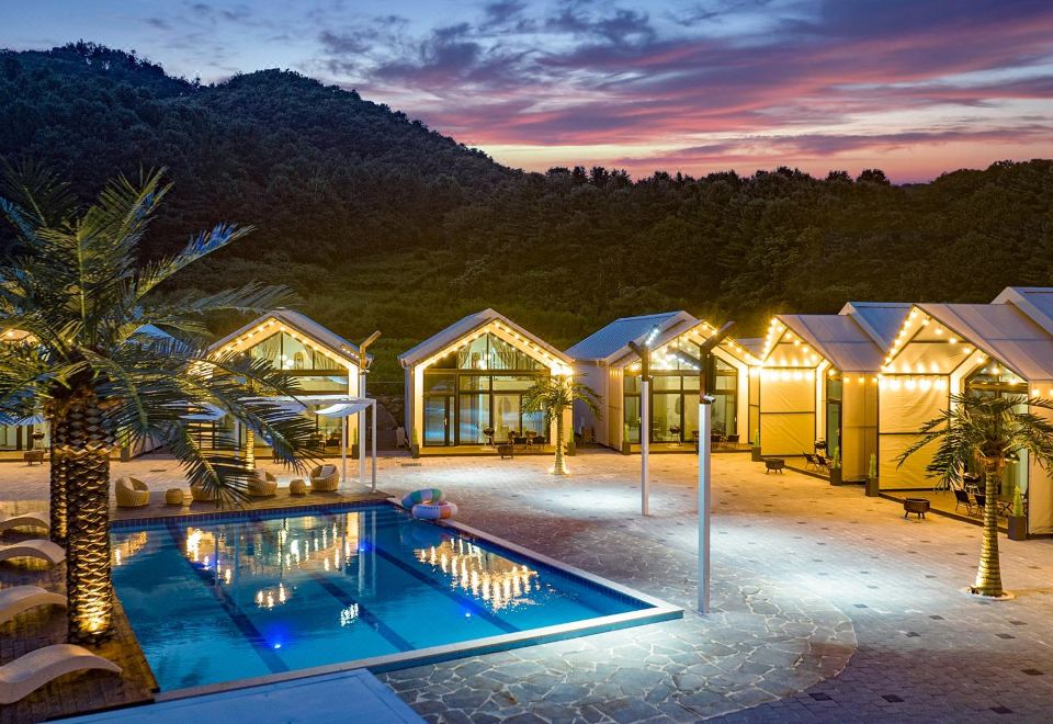 나나키즈풀빌라