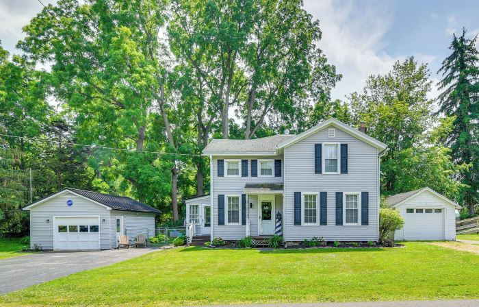 Sodus Point Home - Walkable to Beach!