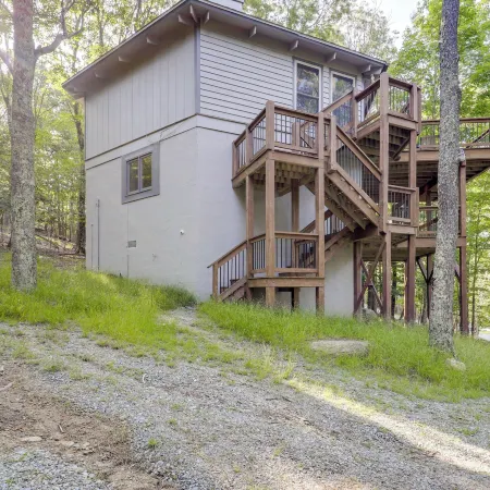 2 Mi to Skiing! Wooded Beech Mtn Retreat w/ Decks