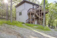 2 Mi to Skiing! Wooded Beech Mtn Retreat w/ Decks - ジム