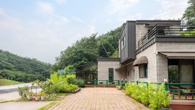 Chungnam Cheong-yang Ekohillinghauseu Hotels near Cheonjang Lake Suspension Bridge