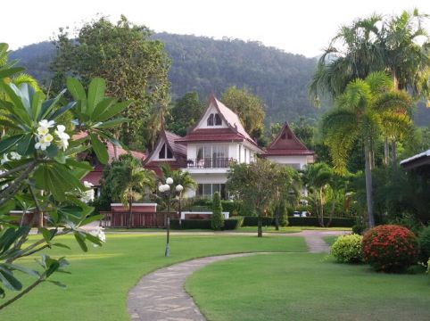 Lavender 4 bedroom ocean view villa