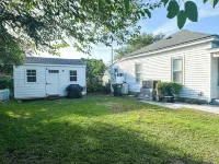 Historic Corner Cottage - Charming 3 Bedroom Walking Distance to Waterfront