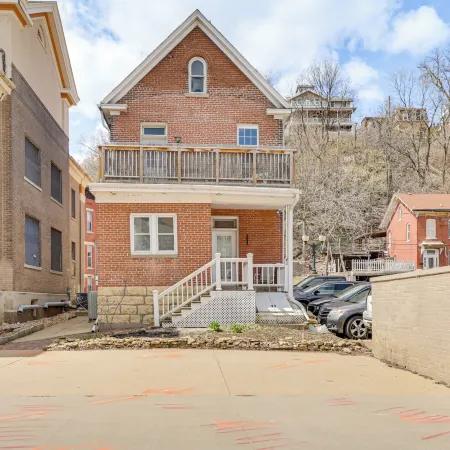 Walk Downtown: Inviting Historic Home in Dubuque!