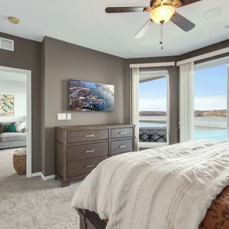 Panoramic Sunset Escape Waterfront Condo for 7!