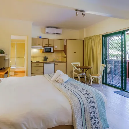 Boat Harbour Studio Apartments and Villas