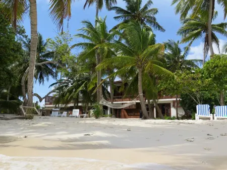 Aveyla Manta Village