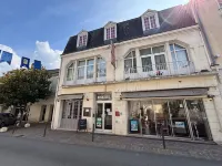 Hotel les Trois Lys Hotels in Crouzilles