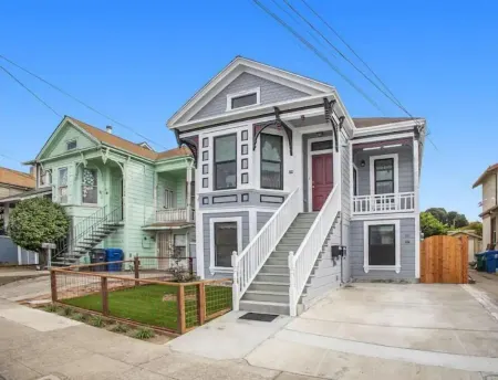 The Hidden Gem- Pristine Renovated Flat Near Beach