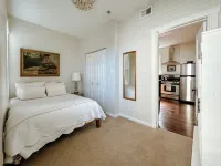 Family-friendly, stylish Chicago Apartment in Logan Square Hotels near Walmart Supercenter