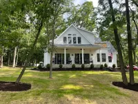 Beautiful Lake Cottage - Great for large families or group events!