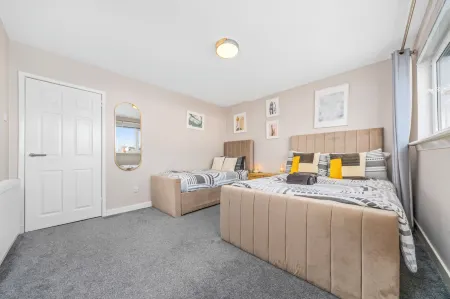 Quirky, Family Home in Glasgow Отели рядом с Аэропорт Глазго Прествик