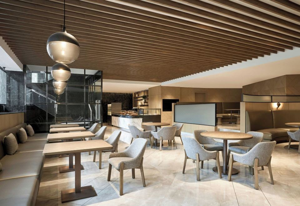 2. 코트야드 바이 ..