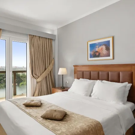 Ariti Grand Hotel Отели рядом с достопримечательностью «Муниципальная галерея»