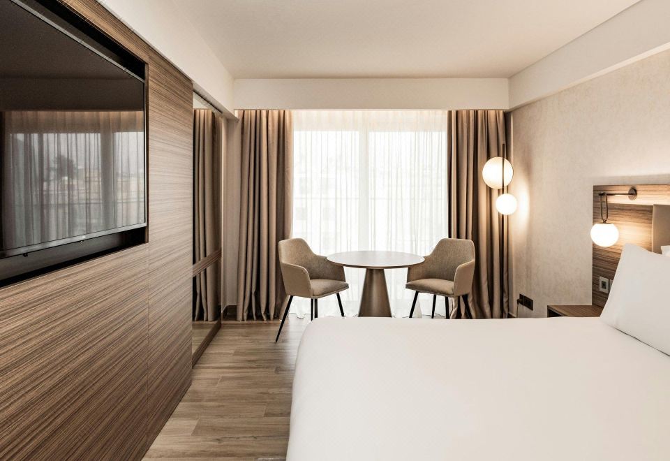 3. AC 호텔 바이..