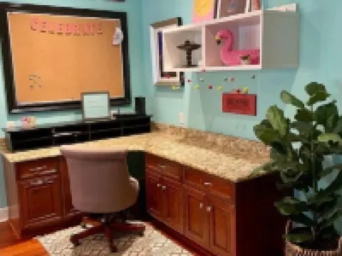 Cheerful 4 Bed, 3 Bath Home with Screened Pool Hotels in Winter Haven