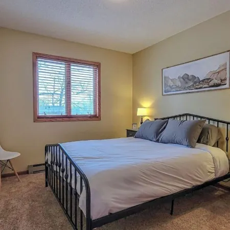 Breezy Hills - Unit 2; Lake Bemidji, King Bed, Kayaks, PB Trail Private Access