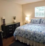 Upscale Bungalow walk less than a mile from downtown Hendersonville