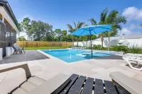 Swim, Game & Bbq: Family Retreat in Stuart - Kitchens