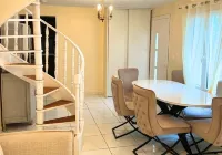 Maison Independente | 2 Bedrooms | 15min Paris by Train Hotels in Sarcelles