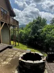 Cozy 3 level cabin in charming Banner Elk. Stunning views and central location.