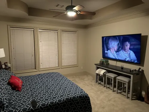 Large comfortable home can accommodate 10. Centrally located  Dallas Ft. Worth