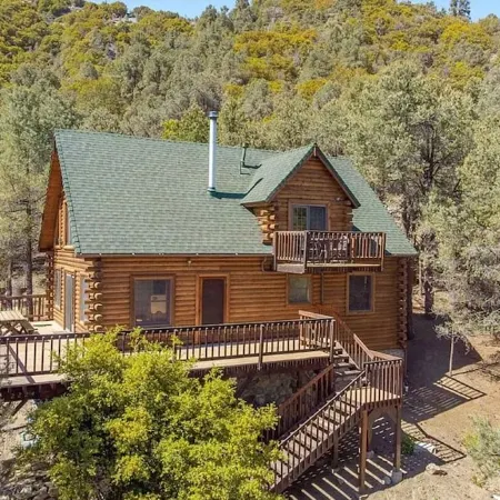 Mountain Vista Hideaway: Glamping in Your Own Private Treehouse