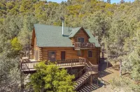 Mountain Vista Hideaway: Glamping in Your Own Private Treehouse