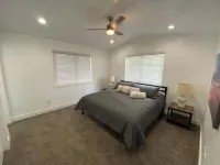 Canyons Lounge… TV, Wifi, Parking, + More!