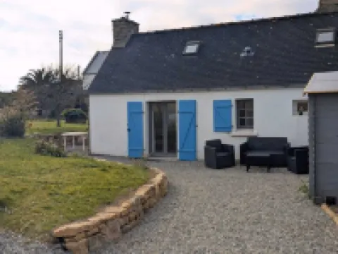 Ty Feunteun - Breton cottage 5 minutes' walk from the beach Hotels in Porspoder