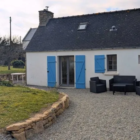Ty Feunteun - Breton cottage 5 minutes' walk from the beach Отели в г. Порсподе